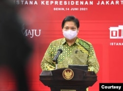 Menko Perekonomian Airlangga Hartarto usai Ratas di Istana Kepresidenan , Jakarta, Senin (14/6) mengatakan pemerintah akan memperpanjang PPKM Mikro 15-28 Juni (biro pers)