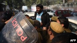 Indian student union leader Kanhaiya Kumar (C) is escorted by police into Patiala Court for a hearing in New Delhi on Feb. 17, 2016.