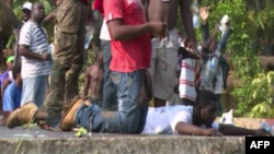 Des manifestants protestent contre les résultats de l'élection présidentielle à Libreville, Gabon, 30 septembre 2016.