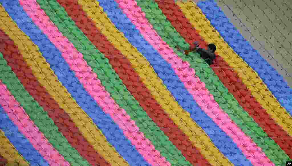 A worker decorates lanterns to celebrate Buddha&#39;s upcoming birthday on May 6 at Jogye temple in Seoul, South Korea.