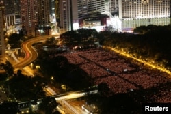 香港民众在维多利亚公园纪念六四事件27周年（2016年6月4日）