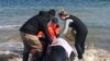 آسٹریلیا: تسمانیہ کے ساحل میں پھنسی 380 وہیل مچھلیاں ہلاک 