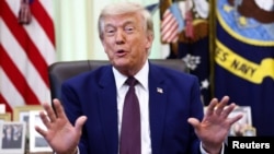 唐纳德·特朗普总统在白宫椭圆形办公室向记者发表讲话。(2026年6月3日)