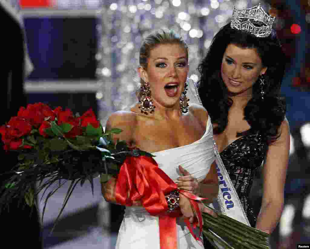 Miss New York Mallory Hytes Hagan (L), 23, reacts after being named Miss America 2013 during the Miss America Pageant in Las Vegas, January 12, 2013. 