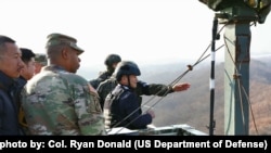 2025년 12월 17일, 유엔군사령부(UNC)가 김현종 한국 국가안보실 제1차장에게 비무장지대(DMZ) 접근 권한을 부여해 DMZ 지역을 공동시찰하는 모습. = 유엔사령부 페이스북