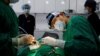 Sebuah operasi plastik hidung di tengah pandemi COVID-19 di Seoul, Korea Selatan, 17 Desember 2020. (Foto: REUTERS/Kim Hong-Ji)