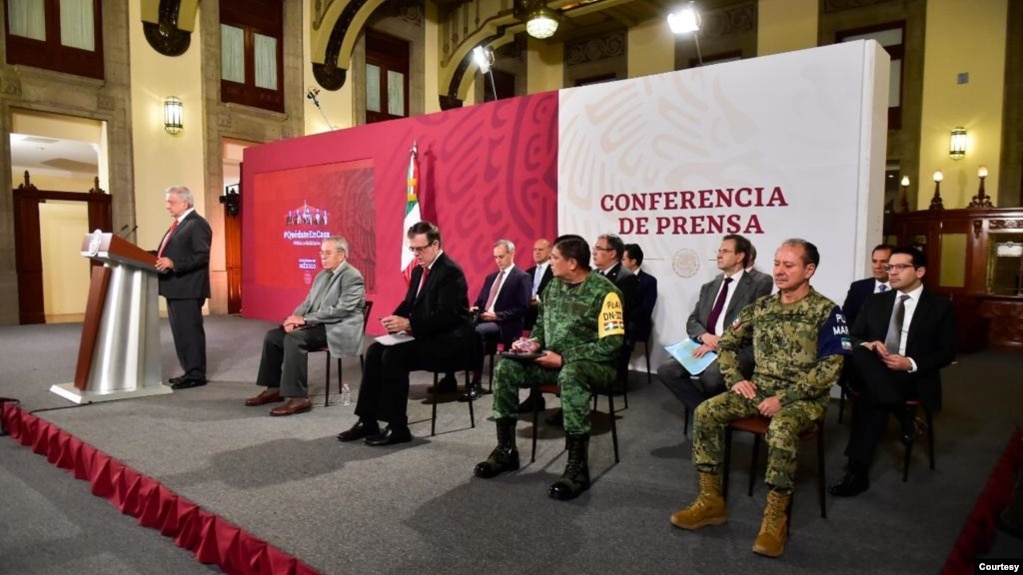 Las autoridades mexicanas realizan conferencia de prensa sobre la crisis por la pandemia de COVID-19 el 21 de abril de 2020 en Ciudad de México.