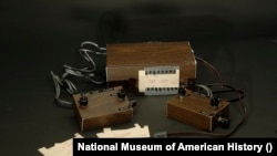 랠프 베어(Ralph H. Baer)가 개발한 ‘브라운 박스(Brown Box)’