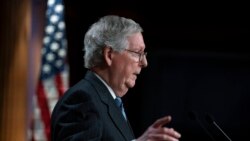 El líder de la minoría del Senado, Mitch McConnell, republicano por Kentucky, realiza una conferencia de prensa de fin de año en el Capitolio de Washington el 16 de diciembre de 2021.