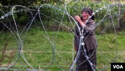 Заграждение из колючей проволоки на границе Южной Осетии и Грузии