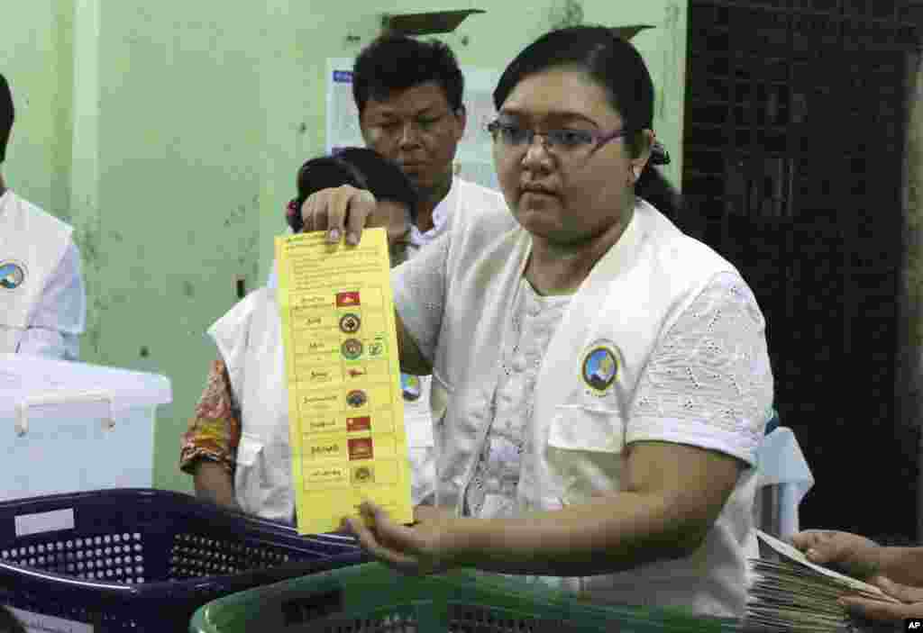 Myanmar election commission officer shows a ballot to count votes at a polling station during the country&rsquo;s general election in Yangon, Nov. 8, 2015.