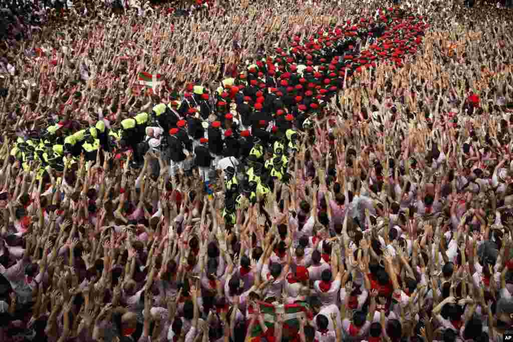 The band plays music after the launch of the &#39;Chupinazo&#39; rocket, to celebrate the official opening of the 2014 San Fermin fiestas, in Pamplona, Spain.