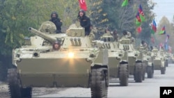 Foto yang diambil dari video ini menunjukkan pasukan Azerbaijan tengah bergerak menuju Aghdam di wilayah Aghdam, Jumat, 20 November 2020. (AP Photo)