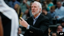 L'emblématique entraîneur de San Antonio, Gregg Popovich, Denver, le 8 avril 2016. 