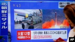 Emitovanje vijesti o ispaljivanju rakete, Tokyo, 29. august