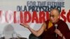 西藏精神领袖达赖喇嘛在波兰格丹斯克的新闻发布会上讲话(资料照片)