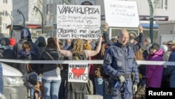 Both pro-immigration and anti-immigration protesters shout slogans in Tornio, Finland, Oct. 3, 2015.