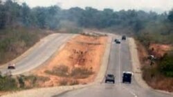 La route entre Abuja et Kaduna, au Nigeria, le 25 septembre 2020. (VOA/Gilbert Tamba)