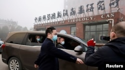 2021年2月3日世卫组织新冠病毒源头调查组前往武汉的中国科学院病毒研究所