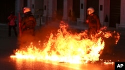 La protesta está enmarcada en la huelga general de 72 horas convocada por los principales sindicatos del país.