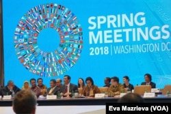 Menteri Koordinator Bidang Kemaritiman Luhut Binsar Pandjaitan, dalam pertemuan musim semi IMF-Bank Dunia, Washington, D.C.,19 April 2018. (Foto: VOA/Eva Mazrieva)