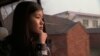 纪录片《中间地带》四名中心人物之一，被美国父母领养的中国女孩黑莉·巴特勒。
