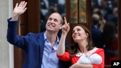 Britain's Prince William and Kate, Duchess of Cambridge wave as they hold their newborn baby son as they leave the Lindo wing at St Mary's Hospital in London London, April 23, 2018. 