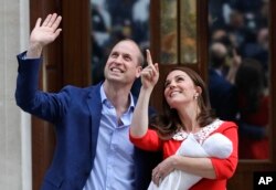 Britain's Prince William and Kate, Duchess of Cambridge wave as they hold their newborn baby son as they leave the Lindo wing at St Mary's Hospital in London London, April 23, 2018.