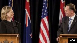 Hillary Clinton se reunió con el primer ministro de Nueva Zelanda, John Key, para acordar puntos estratégicos.