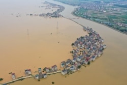 中国江西九江地区鸟瞰洪水泛滥灾情。（2020年7月13日）