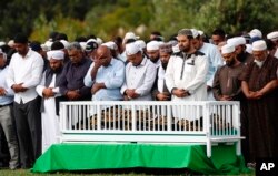 Mourners pray at the graveside of Imam Hafiz Musa Patel, a victim of the Friday March 15 mosque shootings in Christchurch at the Puhinui Memorial Gardens in Auckland, New Zealand, Thursday, March 21, 2019. (Dean Purcell/New Zealand Herald via AP)