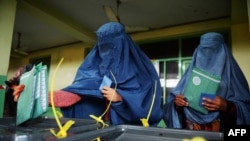 Afghan women cast ballots at local polling station, Kabul, April 5, 2014.