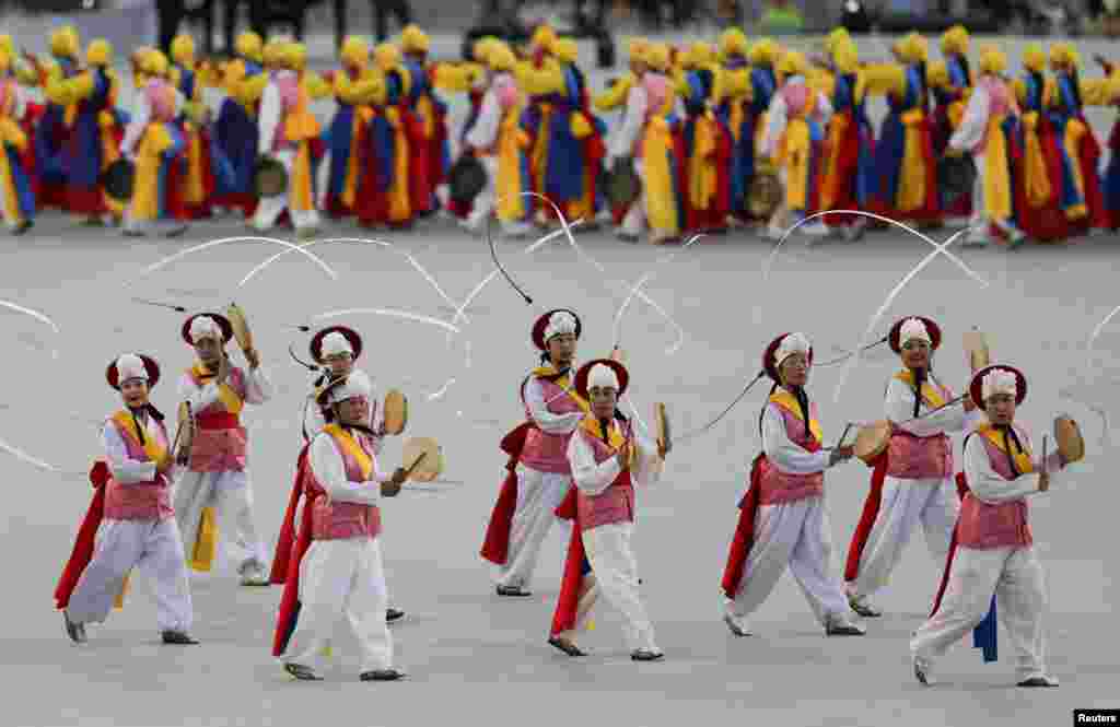 کوریا کی لوک موسیقی اور روایتی رقص بھی اس افتتاحی تقریب کا ایک خاص پہلو تھا۔ 