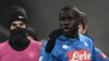 Bek Napoli asal Senegal, Kalidou Koulibaly, bereaksi setelah menerima kartu merah dalam laga Liga Italia Serie A antara Inter Milan vs Napoli, 26 Desember 2018 di Stadion San Siro di Milan. (Foto: AFP)