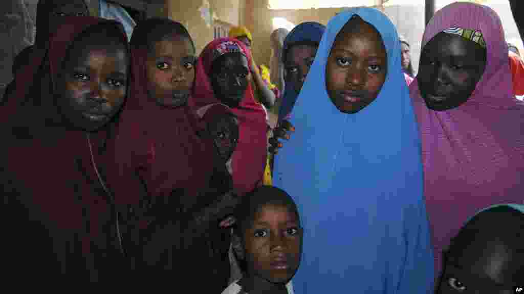 Des filles kidnappées par Boko Haram ont été libérées, à Dapchi, au Nigeria, le 21 mars 2018.