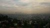 Vista de la contaminación del aire en la ciudad de Los Angeles, California, EE.UU.