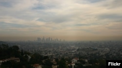 Contaminación del aire sobre la ciudad de Los Angeles, California. (Flickr).