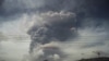 Sent Vinsent iščekuje nove erupcije vulkana, dok pomoć pristiže