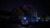 Vista de una terminal de autobuses durante un corte de energía nocturno de seis horas en la provincia de Matanzas, Cuba, el 23 de mayo de 2024. El sistema de generación de energía de Cuba consta de ocho plantas termoeléctricas antiguas afectados por la escasez de combustible.