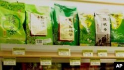 เจ้าของบริษัท Panda Tea ซึ่งปลูกต้นชาโดยใช้มูลหมีแพนด้าเป็นปุ๋ย บอกว่าจะมีใบชาออกมาให้ชิมรสกันในฤดูใบไม้ผลิในราคากิโลละสองแสนกว่าบาท
