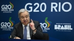 Sekretaris Jenderal PBB Antonio Guterres berbicara dalam konferensi pers di Rio de Janeiro, Brazil, menjelang KTT G20. (Foto: AFP/Luis Robayo)