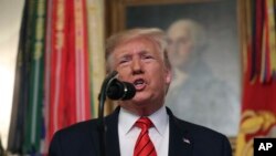 El presidente de EE.UU., Donald Trump, habla en la Sala Diplomática de la Casa Blanca, en Washington, el sábado 27 de octubre de 2019, anunciando la muerte del líder de ISIS, Abu Bakr al-Baghdadi en una operación de fuerzas especiales de EE.UU. en Siria.