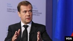 Presiden Rusia, Dmitry Medvedev mengisyaratkan untuk mendukung resolusi PBB atas Suriah (9/8).