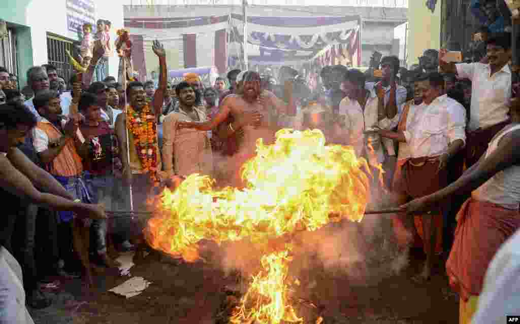 Indian Tamil Hindu devotees perform a ritual during the &#39;Panguni Uthiram&#39; festival in Jalandhar. The festival is observed in the Tamil month of Panguni and is celebrated to honour the Hindu God Murugan. Devotees make offerings through sacrificial feats they believe will keep them away from evil spirits.