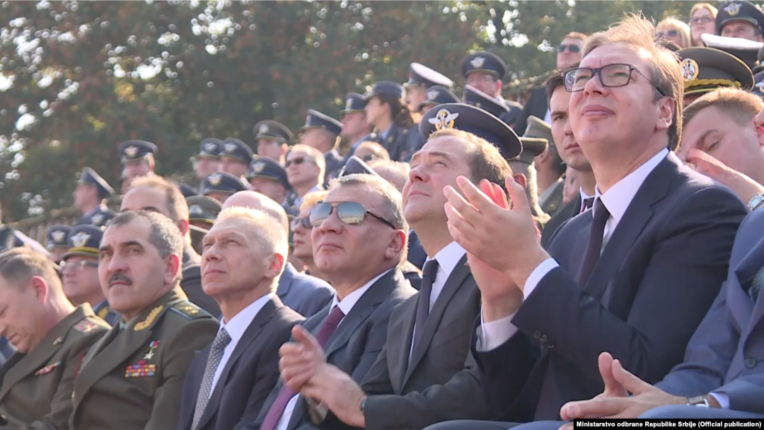 Ruski premijer Dimitrij Medvedev u Batajnici na vojnom aerodromu sa predsednikom Srbije Aleksandarom Vučićem na prikazu sposobnosti Vojske Srbije "Sloboda 2019", posvećenom 75. godišnjici oslobođenja Beograda u Drugom svetskom ratu, Foto: Official publication
