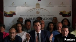 El líder opositor venezolano Juan Guaido, a quien muchas naciones han reconocido como el legítimo gobernante interino del país, habla durante una conferencia de prensa en Caracas, Venezuela, el jueves 9 de mayo.