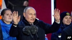 Putin'in cumhurbaşkanlığı seçimlerini yaklaşık yüzde 88 oyla kazandığı açıklanmıştı