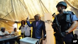 Le Premier ministre du Lesotho Thomas Thabane vote à Maseru, le 28 février 2015. 