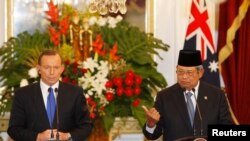 Tân thủ tướng Úc Tony Abbott và Tổng thống Susilo Bambang Yudhoyono của Indonesia trong một cuộc họp báo chung tại Phủ Chủ tịch ở Jakarta, ngày 30/9/2013.