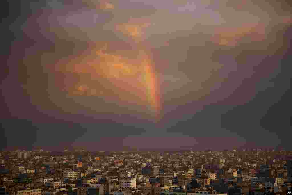 رنگین کمان در آسمان نوار غزه.